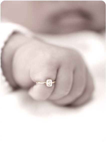 AMULET BABY & MOM 2021 - Intial Isora Baby Ring