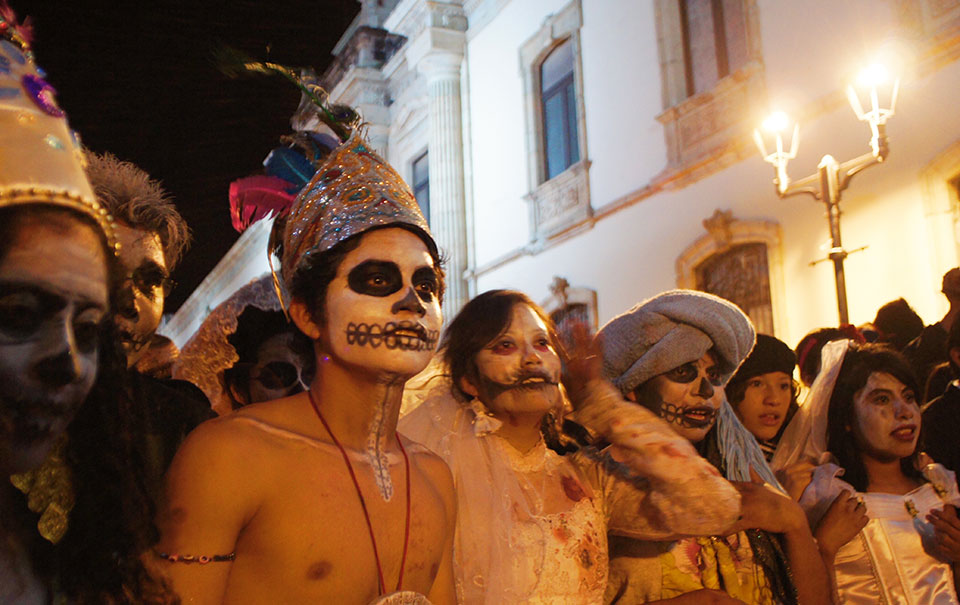 旅する鈴木 vol.52 生者も死者も楽しい！メキシコの死者の祭り